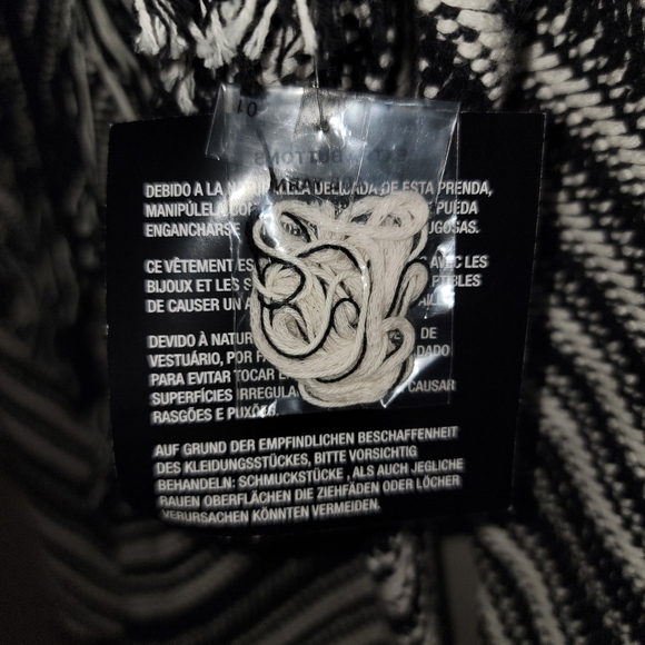 Nine West NWT Classic Black & White Striped Knit Fringe Zip-Up Jacket SIZE SMALL - Picture 9 of 12